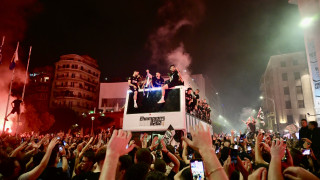 Ποια πολυθρόνα; Ποιόν καναπέ; Το… σαλόνι του Πρωταθλητή θέλουν οι MVP!