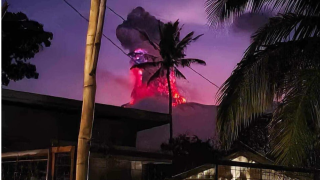 Φιλιππίνες: «Ξύπνησε» ηφαίστειο εκτοξεύοντας τέφρα και πέτρες σε ύψος 5 χλμ