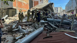 Κωνσταντινούπολη: Κατέρρευσε κτίριο, εγκλωβισμένοι στα συντρίμμια