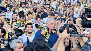 Αποθέωση Μουρίνιο στη Φενέρ: «Η φανέλα θα είναι σαν το δέρμα και τα κόκαλα μου»