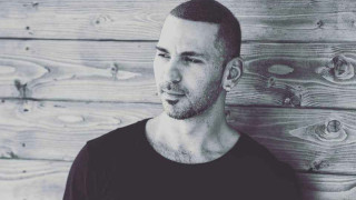 Μαγεύει η «Θάλασσα» του Σταύρου Παπαγιαννακόπουλου (vid)