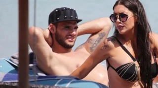 Ταχτσίδης: Ευδιάθετος με εντυπωσιακή συντροφιά σε resort των Κυκλάδων