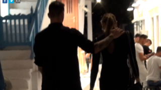 Μες της Μυκόνου τα στενά ο Σοϊλέδης με τη νέα του σύντροφο