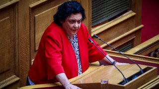 Αναστάτωση στο πλατό του ANT1: Χτύπησε το γόνατο της η Λιάνα Κανέλλη