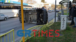 Θεσσαλονίκη: Τούμπαρε ΙΧ στο κέντρο - Κυκλοφοριακό κομφούζιο στο σημείο