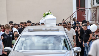 Πύργος: Συγκλονίζει το τελευταίο «αντίο» στην 11χρονη - Την έθαψαν ντυμένη νύφη