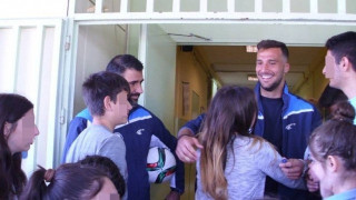 Όμορφες στιγμές αλλά και πολλά δώρα χάρισε σε μαθητές ο Βέλλιος (PICS)