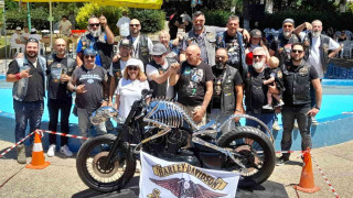 «Μπαμπά, θα με βγάλεις φωτογραφία με αυτή τη Harley; Είναι ωραία»