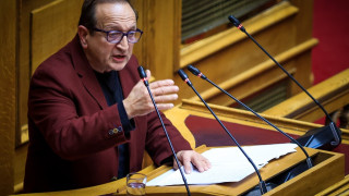 Ο Σπύρος Μπιμπίλας μήνυσε τον Αλέξη Κούγια για «χυδαίες, ρατσιστικές, ομοφοβικές δηλώσεις»