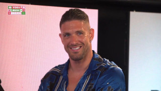 Αλέξανδρος Πασχαλάκης: Σε τι εστιάζει πάνω του όταν κοιτάζει στον καθρέφτη του;