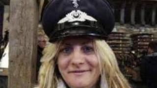 Σάλος στη Γαλλία: Υποψήφια της Λεπέν πόζαρε με ναζιστικό πηλήκιο