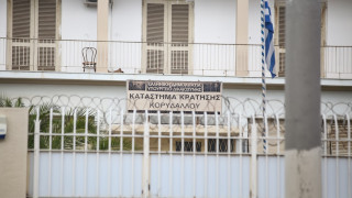 Φυλακές Κορυδαλλού: Έκτακτος έλεγχος «αποκάλυψε» κινητά, μαχαίρια και κοντάρια