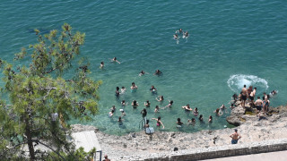 Πόσοι δεν θα κάνουν φέτος διακοπές; «Καίει» η Ελλάδα για τους Έλληνες!