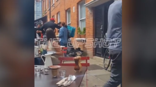 Λονδίνο: Γνωστός μποξέρ έβγαλε νόκ-άουτ διανομέα (vid)