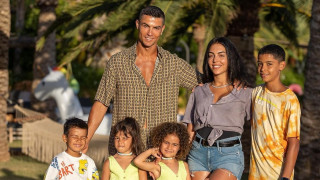 Κριστιάνο Ρονάλντο: Χλιδάτες διακοπές με την οικογένεια του στην Ερυθρά θάλασσα