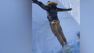 Πήγε για βουτιά στο χιόνι και κατέληξε σε... τοίχο
