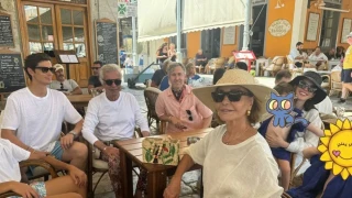 Ποιο ελληνικό νησί διάλεξε η Αν Χάθαγουεϊ για τις διακοπές της