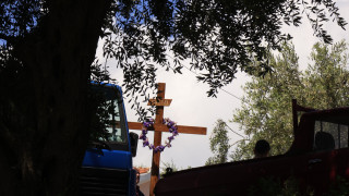 Σέρρες: Έκαναν λιτανεία στον Αγγίτη για να... βρέξει!