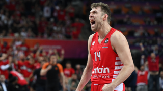 Ολυμπιακός για Βεζένκοβ: «Τώρα χαμηλώστε τα φώτα και διπλοκλειδώστε την πόρτα...»