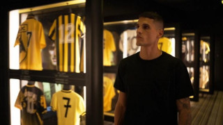 ΑΕΚ: Ο Λαμέλα αποκάλυψε τη φανέλα  της νέας σεζόν (vid)