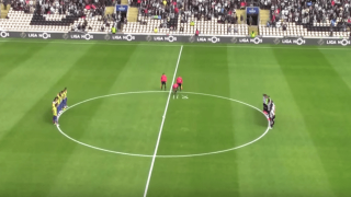 Διαιτητής τιμά τη μνήμη συναδέλφου του με το σπρέι! (vid)