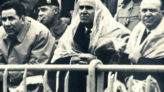 Η κυβέρνηση καταστρέφει         «το όπιο του λαού»