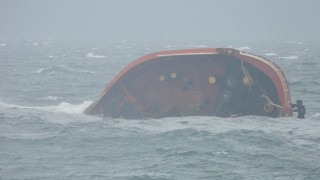 Φιλιππίνες: Διαρροή καυσίμων στον κόλπο της Μανίλας από πετρελαιοφόρο που βυθίστηκε