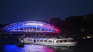 Το Twitter «δίκασε» τους Γάλλους: Η σύγκριση Γκάγκα-Καραγιάννη και οι αγνοούμενοι σημαιοφόροι