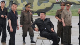 Β.Κορέα: Ο Κιμ Γιονγκ Ουν «έσκασε» σε δέντρο με το κεφάλι