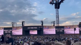 Ολυμπιακοί Αγώνες: Η Αντέλ διέκοψε συναυλία για να παρακολουθήσει τον τελικό των 100μ. γυναικών