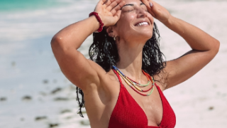 Ευγενία Σαμαρά: «Έπεσε» το Instagram με το κόκκινο μπικίνι της