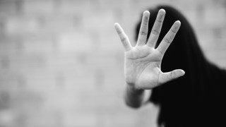 Θεσσαλονίκη: Στη φυλακή ζευγάρι που κατηγορείται ότι κακοποιούσε σεξουαλικά τις ανήλικες κόρες του