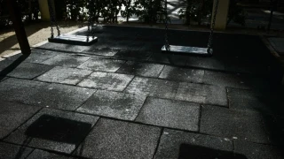 Βύρωνας: Άγνωστος κυκλοφορούσε γυμνός - Kαταγγελίες για απόπειρα ασέλγειας σε παιδιά