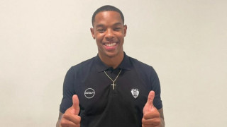 ΠΑΟΚ: Έφτασε στη Θεσσαλονίκη και ο Σαβάρ Ρέινολντς (pic)