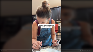 Μητέρα αρνείται να δώσει λίγο από το γεύμα στο παιδί της!