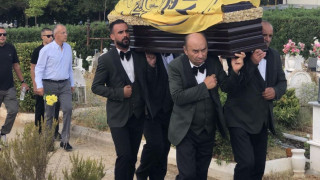 Τυλιγμένο με τη σημαία του Αρη το φέρετρο του Κάλεν (pics)