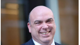 Μάικ Λιντς: Ποιος είναι ο Μεγιστάνας που αγνοείται μετά το ναυάγιο στη Σικελία