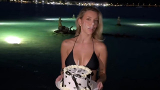 Γαρυφαλιά Καληφώνη: Ο Χρήστος Μάστορας την πασάλειψε με τούρτα στο beach party της