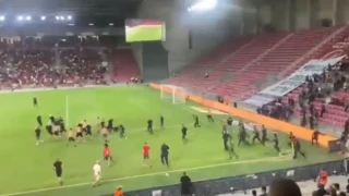 Ισραήλ: Γιούχαραν τον εθνικό ύμνο και ξέσπασαν άγρια επεισόδια (vid)