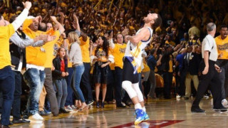 Στους τελικούς οι Ουόριορς, με κορυφαίο τον Κάρι (vid)