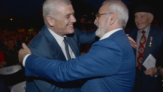 Φιλίες,     συμμαχίες και     ο ρόλος    του Κομίνη