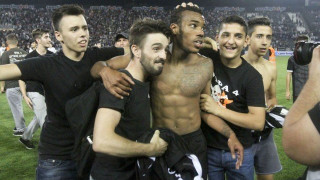 Με        το       σπαθί   του     την     πρωτιά!