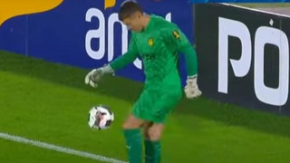 Ουρουγουάη: Ο γκολκίπερ της Πενιαρόλ έκανε... τσιλικάκια και προκάλεσε σύρραξη