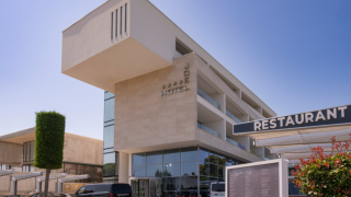 Το «4στερο» ξενοδοχείο του Λόβρεν!