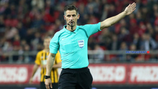 «Bookadoros»: Μοιράζει κάρτες ο Σιδηρόπουλος