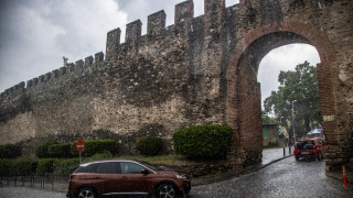 Καιρός τα Χριστούγεννα: Ισχυρές βροχές και καταιγίδες σε όλη την Ελλάδα