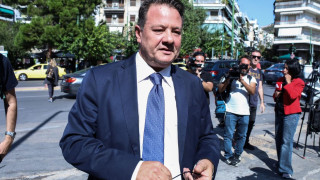 Απόστολος Λύτρας: Για μπέργκερ και καφέ με την πρώην σύζυγο και τις κόρες τους