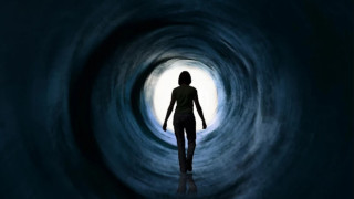 Η γυναίκα που έφτασε δύο φορές κοντά στον θάνατο και είδε την «άλλη πλευρά»