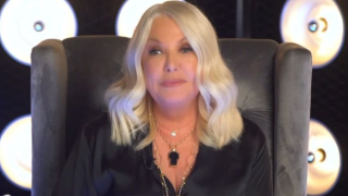 Ποιος παρουσιαστής περιορίζει την επιστροφή της Ρούλας Κορομηλά