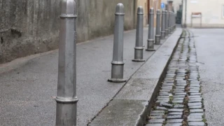 Η... εκδίκηση στον γείτονα που βίδωσε κώνους στον δρόμο για να μην παρκάρουν